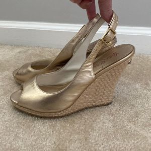 Lilly Pulitzer gold wedge sandals 7.5